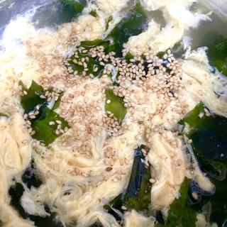 わかめと卵のふわふわ中華スープ